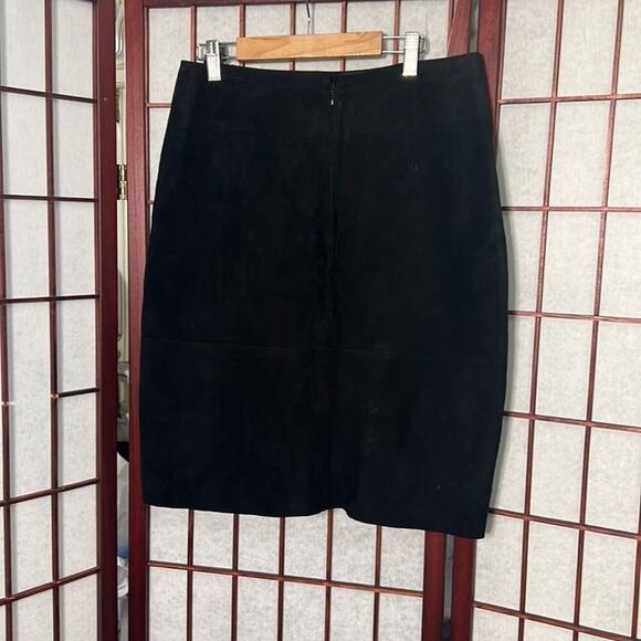 CLUB MONACO COLLECTION BLACK SUEDE MINI SKIRT SIZE S - Picture 2 of 3